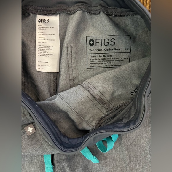 FIGS XS High Waisted Zamora Jogger Scrub Pants in Grey - Picture 2 of 6